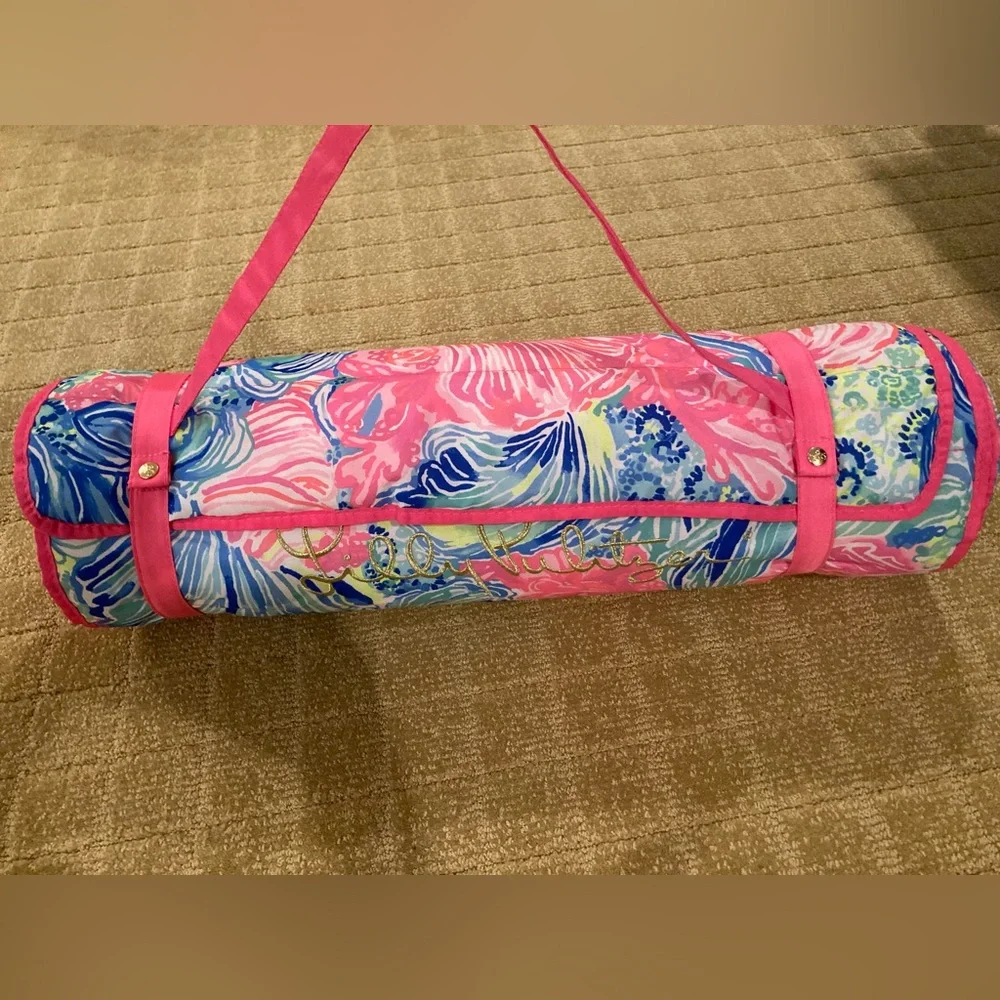 Lilly Pulitzer mat beach yoga Splash travel into summer roll up with pillow